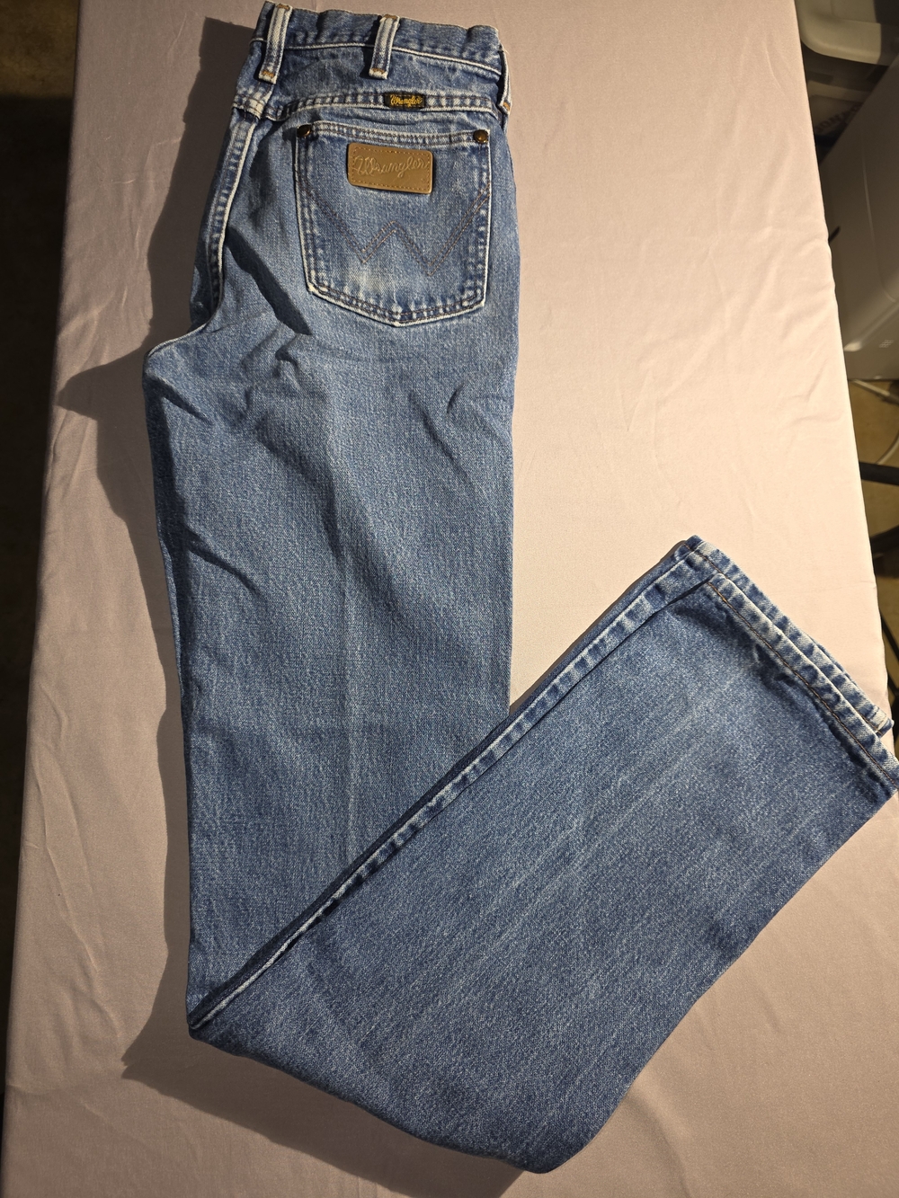 Wrangler Men’s Relaxed Fit Med Wash Blue Denim Jeans